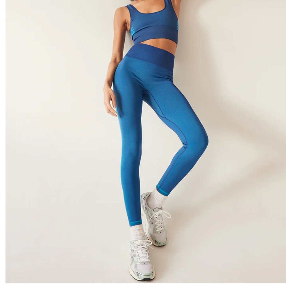 Outdoor voices SeamlessSmooth 7/8 Legging
* PART OF MATCHING SET